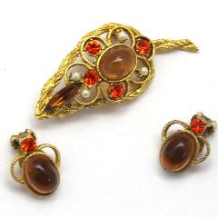 Topaz Cabochons Pearl Brooch