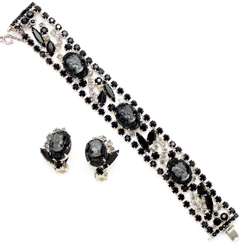 Front view of Black (jet) Navettes Earrings Clip