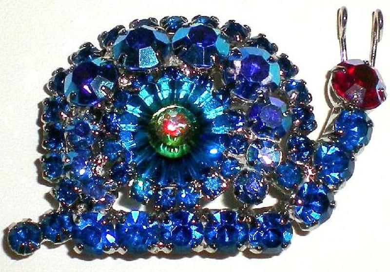 Front view of Blue Chatons Only Rivoli/Margarita Brooch