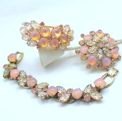 Pink Cabochons Molded/Cut Bracelet 5 Link