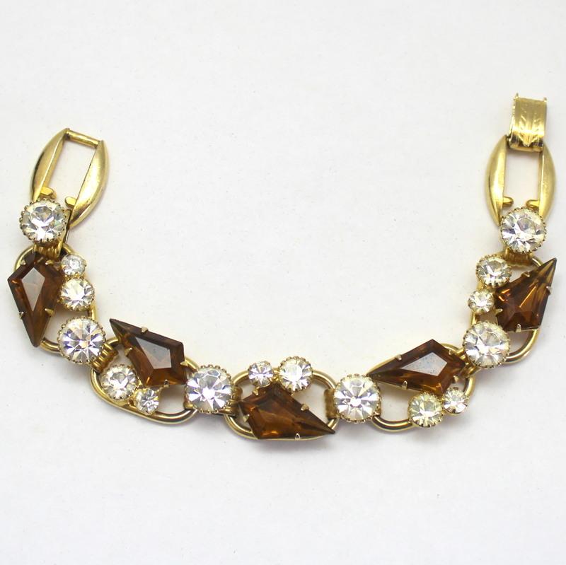 Front view of Topaz Kite Bracelet 5 Link