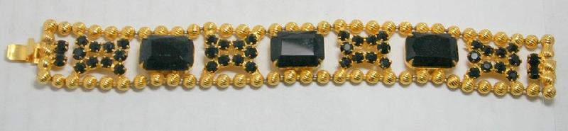 Front view of Black (jet) Emerald Cut Bracelet Flat Push In