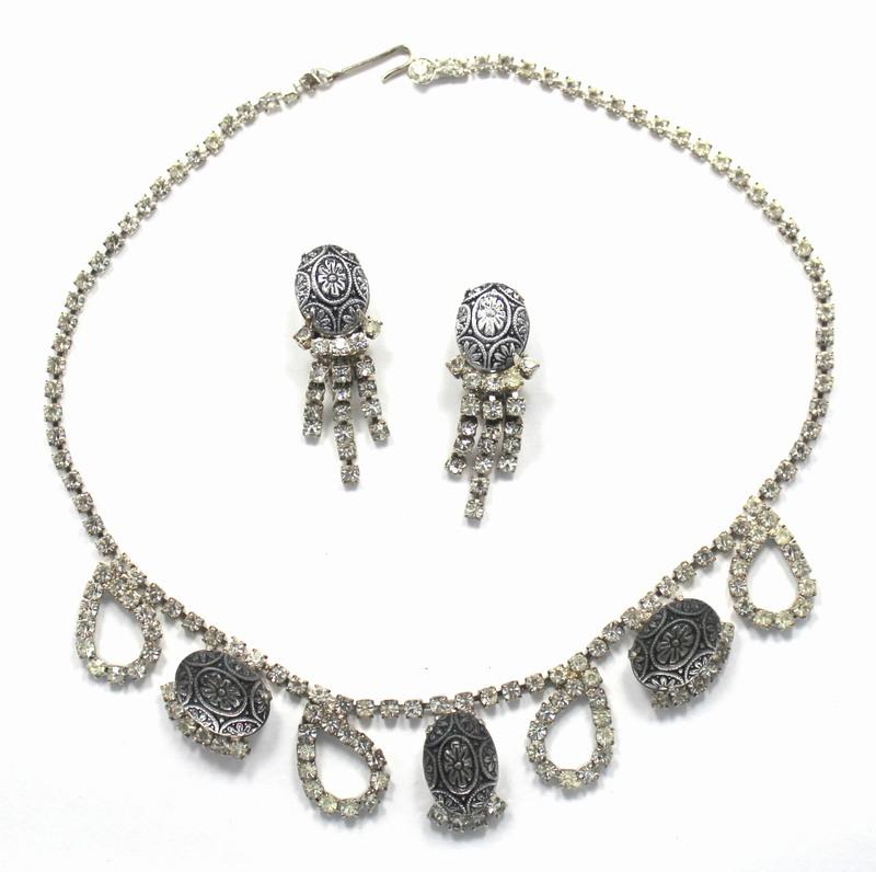 Front view of Black (jet) Cabochons Molded/Cut Necklace
