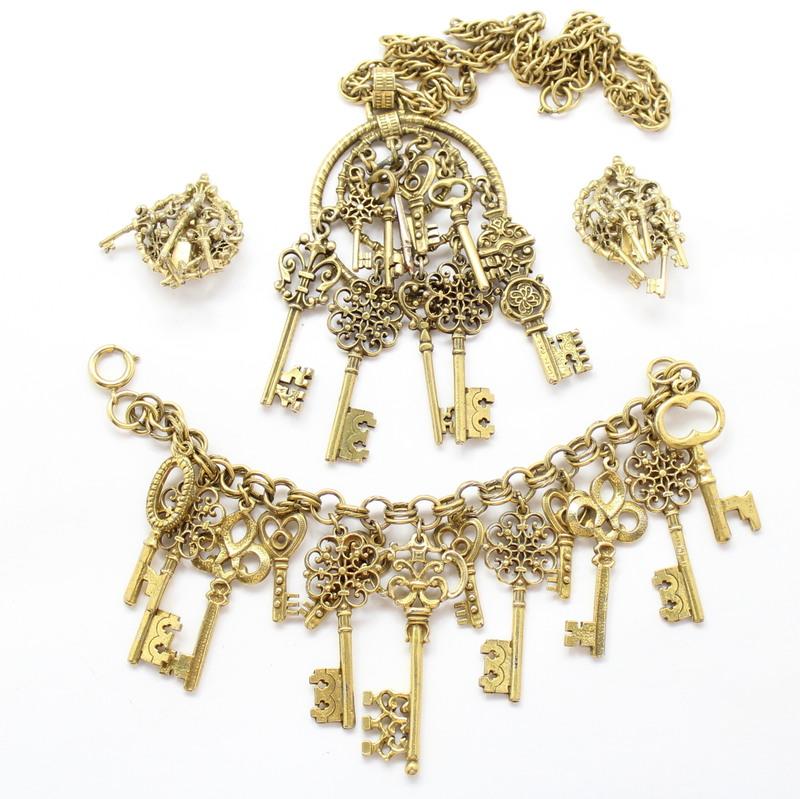 Front view of Pendant