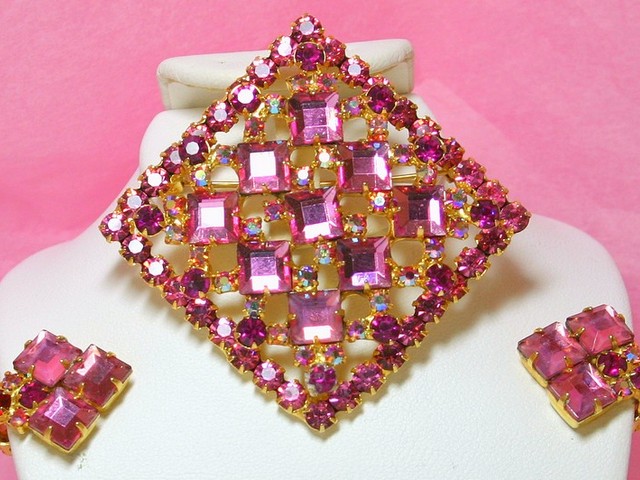 Front view of Pink Square Earrings Clip