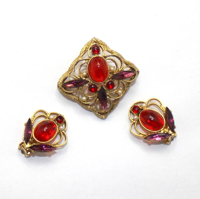 Front view of Red Cabochons Pearl Brooch