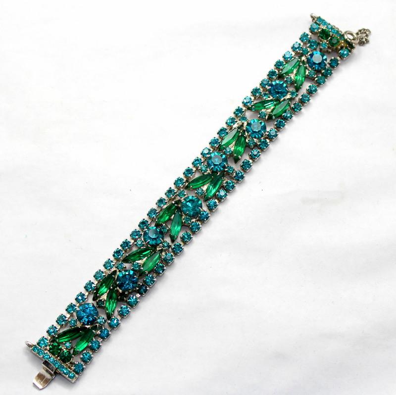 Front view of Blue Navettes Bracelet Flat Push In