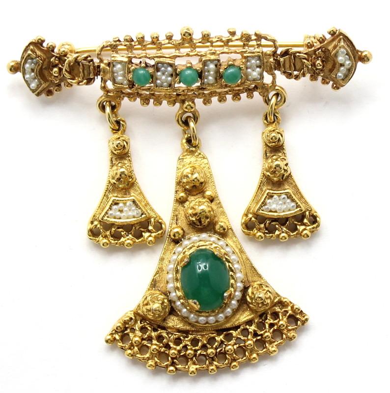 Front view of Green Cabochons Pearl Brooch