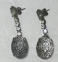 Gray (black Diamond) Cabochons Molded/Cut Earrings Pierced