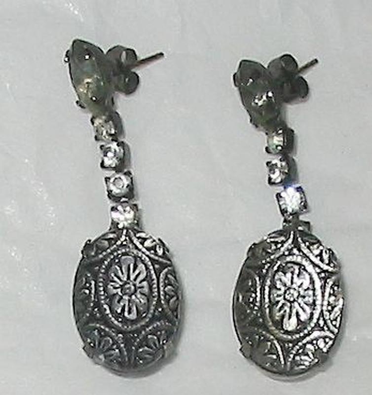 Front view of Gray (black Diamond) Cabochons Molded/Cut Earrings Pierced