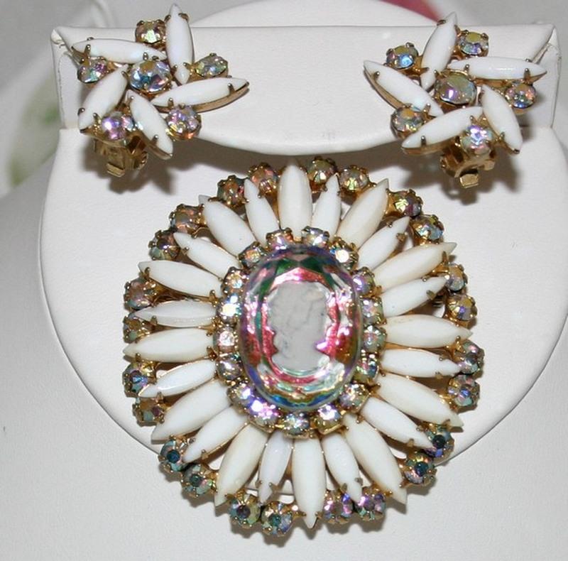 Front view of White (chalk Or Milk) Navettes Earrings Clip