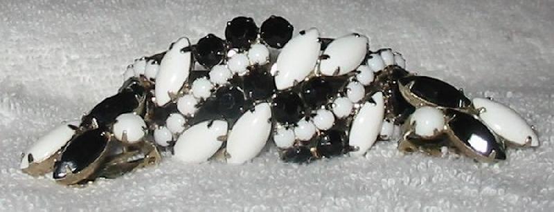 Front view of Black (jet) Navettes Bracelet Clamper