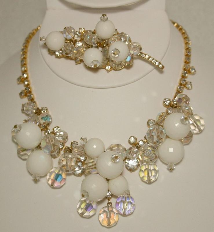 Front view of White (chalk Or Milk) Chatons Only Plastic Necklace