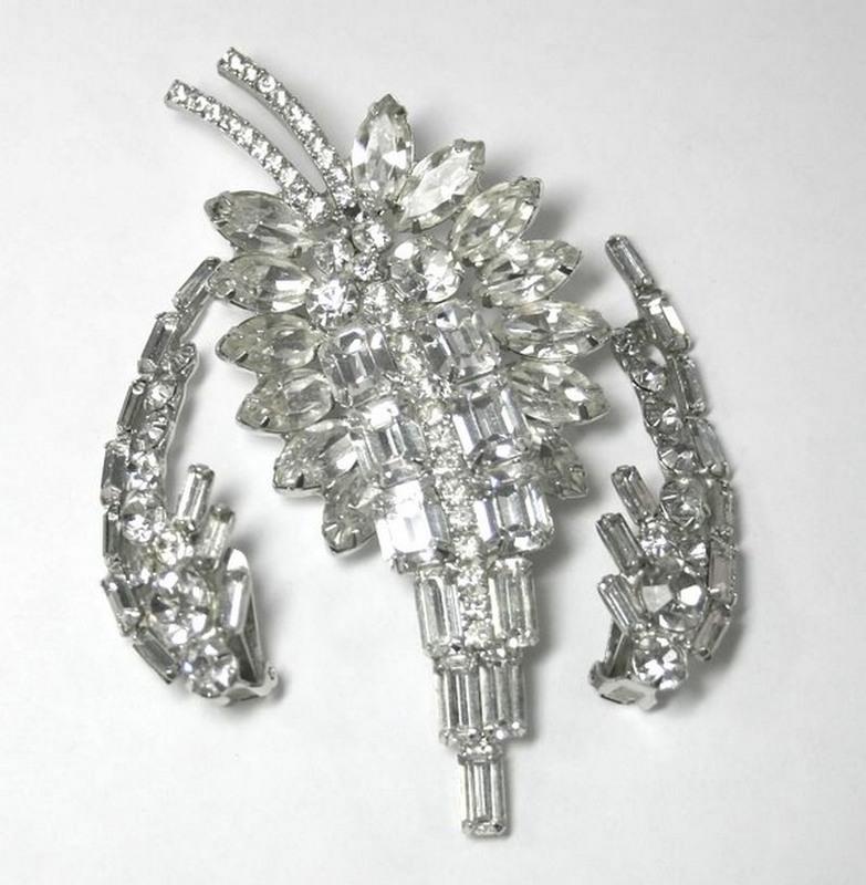 Front view of Clear Baguettes Earrings Clip