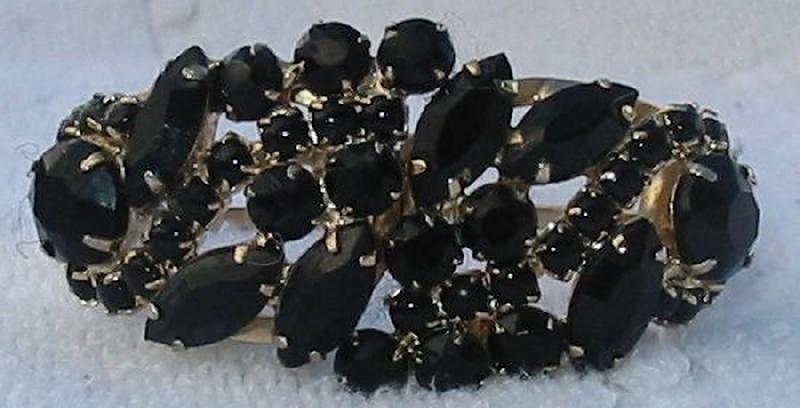Front view of Black (jet) Navettes Bracelet Clamper