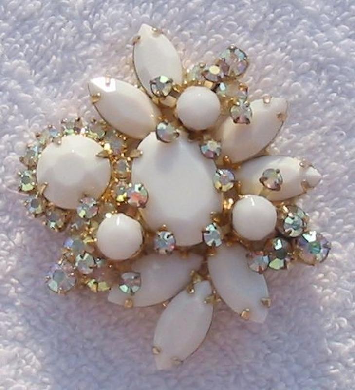 Front view of White (chalk Or Milk) Oval Brooch