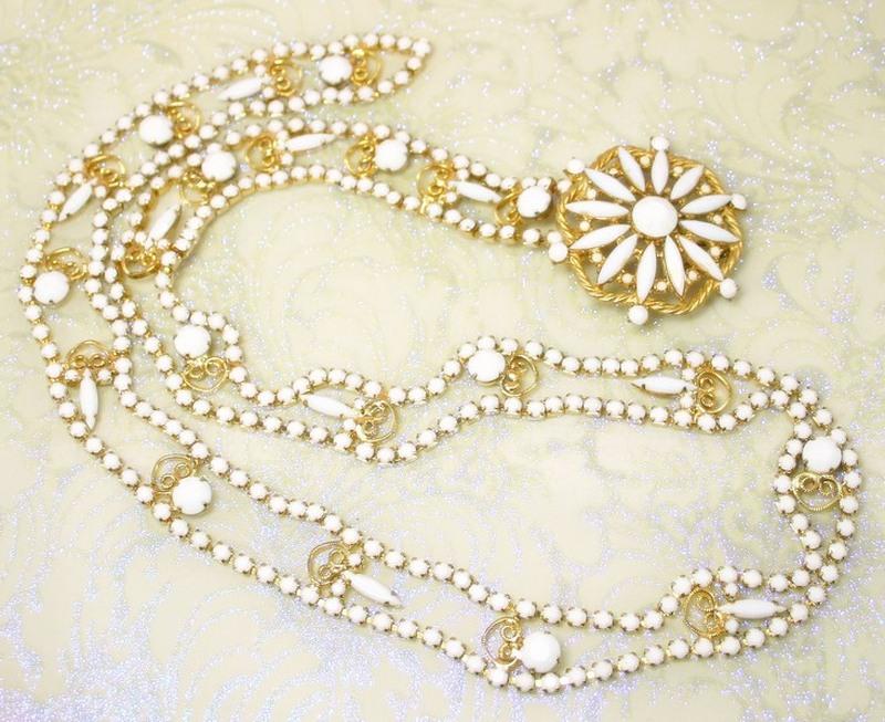 Front view of White (chalk Or Milk) Navettes Belt