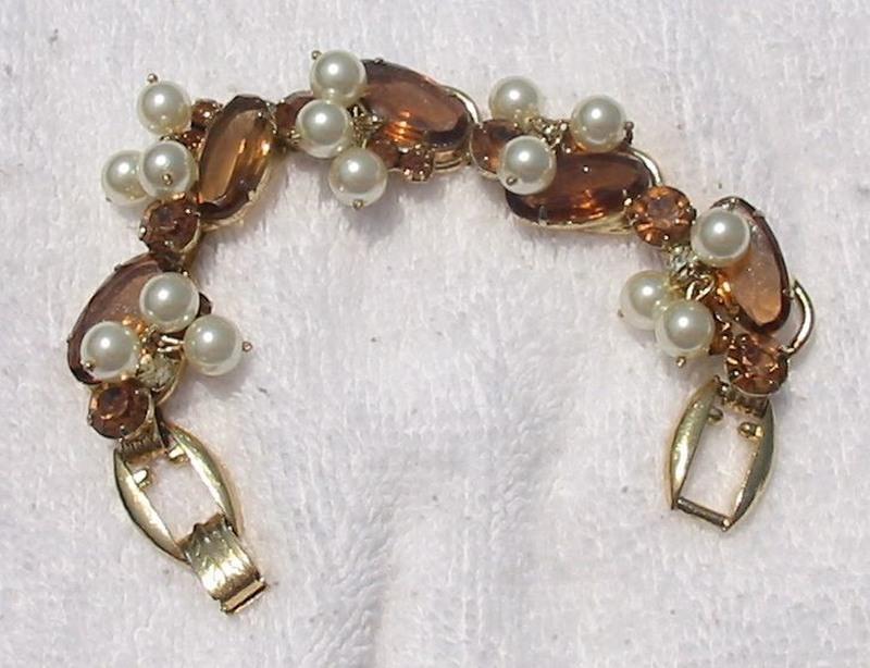 Front view of Topaz Oval Pearl Bracelet 5 Link
