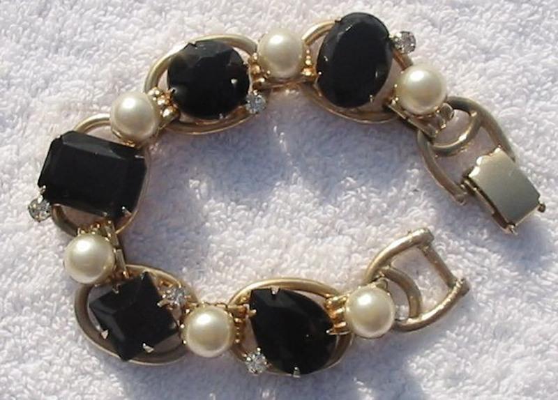 Front view of Black (jet) Emerald Cut Pearl Bracelet 5 Link