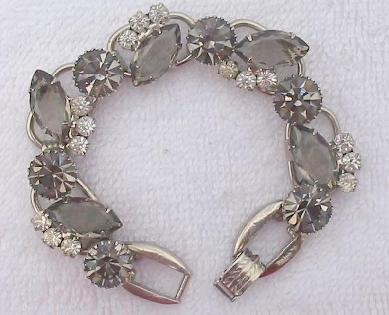 Front view of Gray (black Diamond) Navettes Bracelet 5 Link
