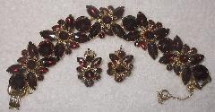 Red Cabochons Bracelet 5 Link