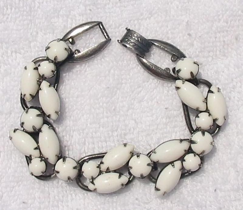 Front view of White (chalk Or Milk) Cabochons Bracelet 5 Link