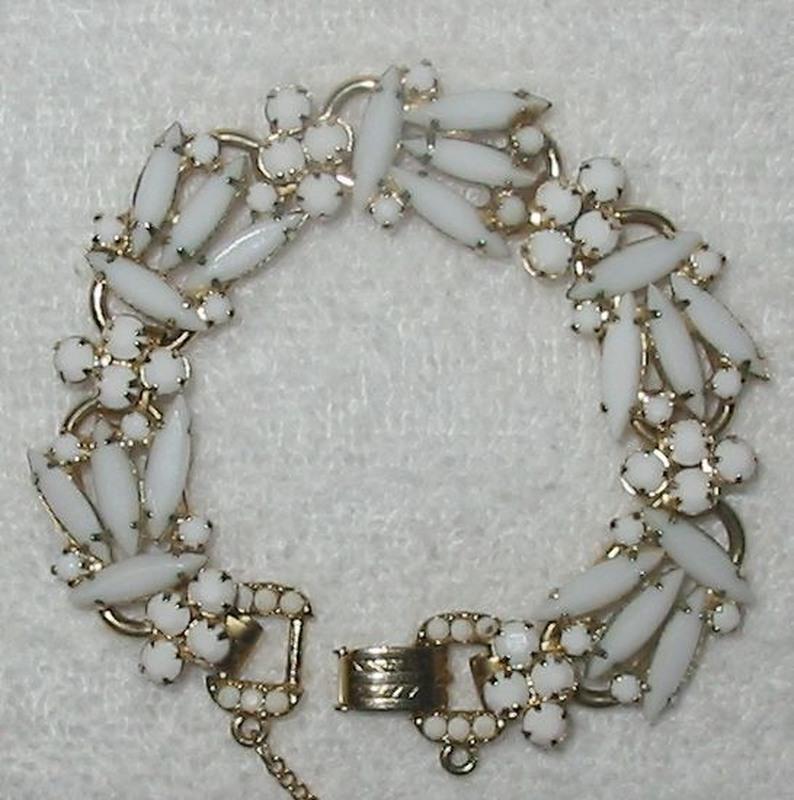 Front view of White (chalk Or Milk) Navettes Bracelet 5 Link