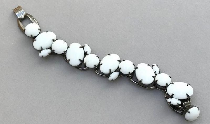 Front view of White (chalk Or Milk) Cabochons Bracelet 5 Link