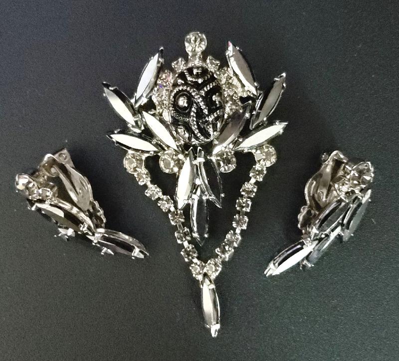 Front view of Hematite Oval Molded/Cut Brooch