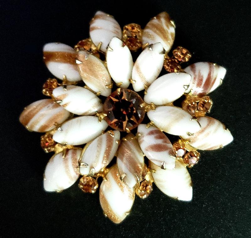 Front view of White (chalk Or Milk) Navettes Striped Brooch