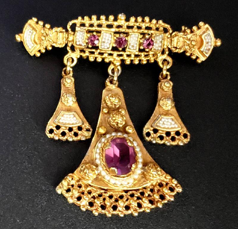 Front view of Pink Oval Pearl Brooch