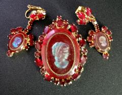 Red Oval Pin Pendant