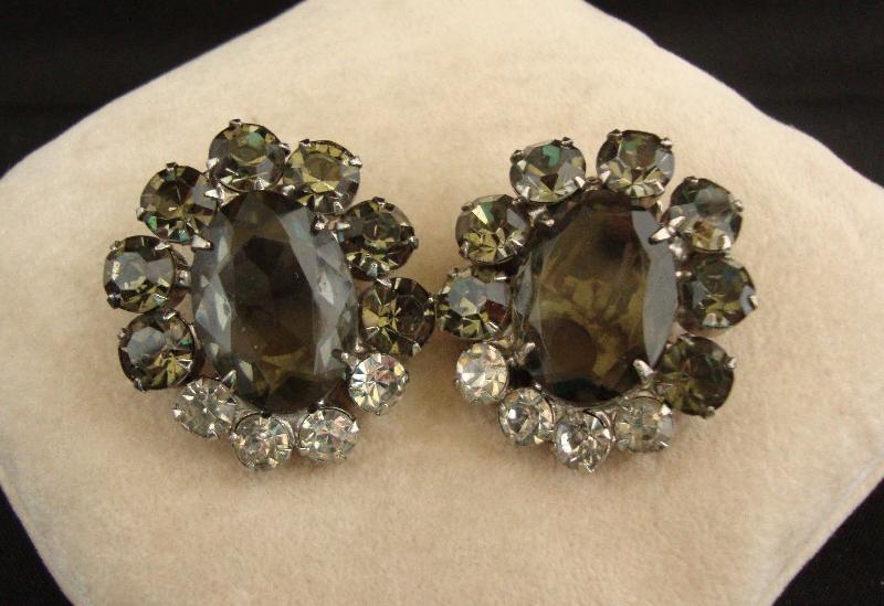Front view of Gray (black Diamond) Oval Earrings Clip
