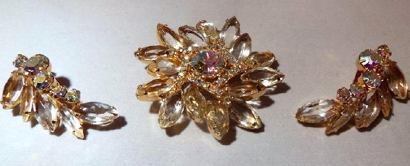 Front view of Clear Navettes Earrings Clip