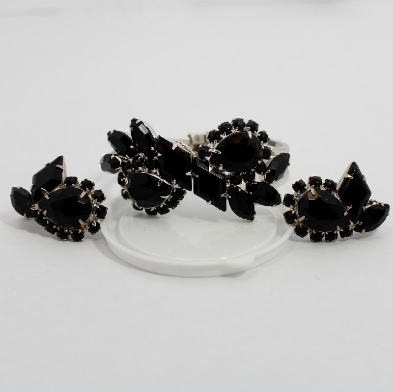 Front view of Black (jet) Diamond Bracelet Clamper