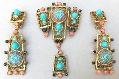 Multiple Colors Cabochons Molded/Cut Pin Pendant