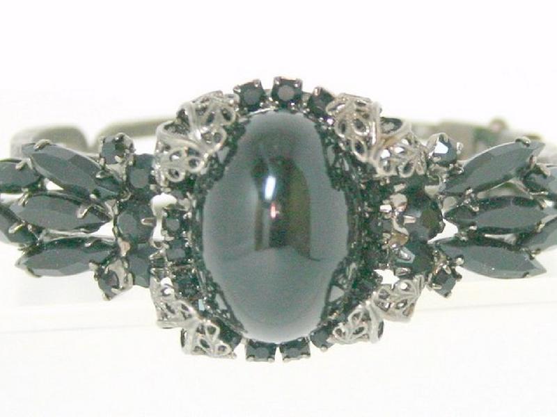 Front view of Hematite Cabochons Bracelet Clamper