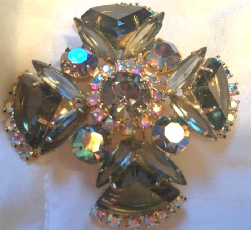 Front view of Gray (black Diamond) Pie Pin Pendant