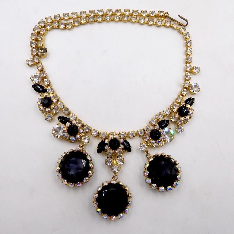 Front view of Black (jet) Dentelle Necklace