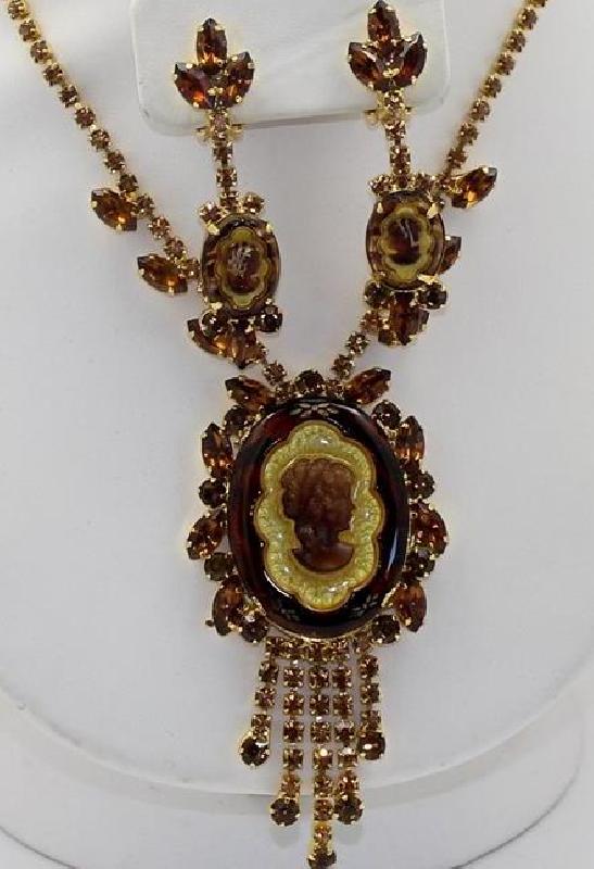 Front view of Topaz Oval Molded/Cut Necklace