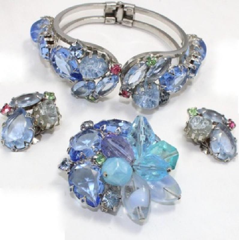 Front view of Blue Pear Bracelet Clamper