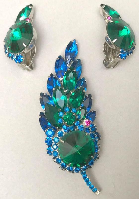 Front view of Green Navettes Rivoli/Margarita Earrings Clip