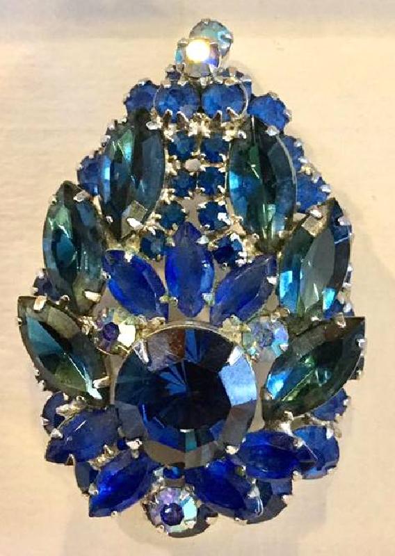 Front view of Blue Navettes Pin Pendant