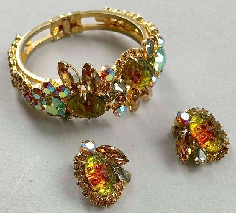 Front view of Fall Cabochons Molded/Cut Bracelet Clamper