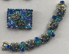 Blue Cabochons Molded/Cut Bracelet 5 Link