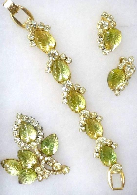 Front view of Green Leaf Molded/Cut Earrings Clip