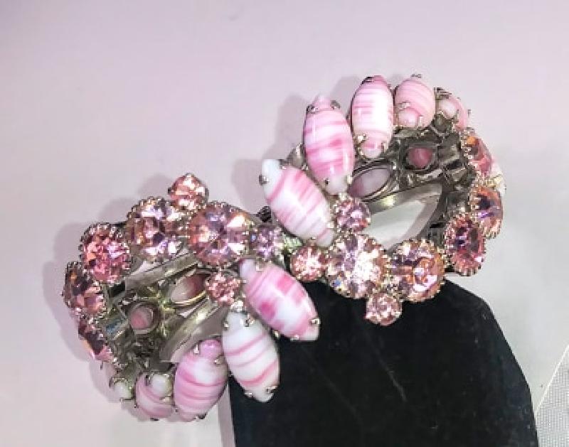 Front view of Pink Cabochons Striped Bracelet Clamper