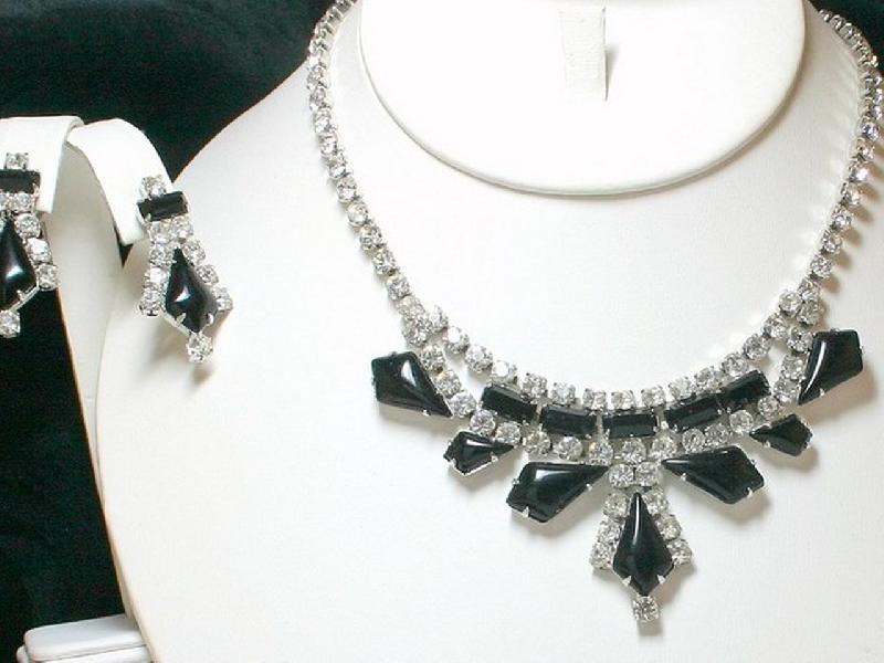 Front view of Black (jet) Kite Earrings Screw