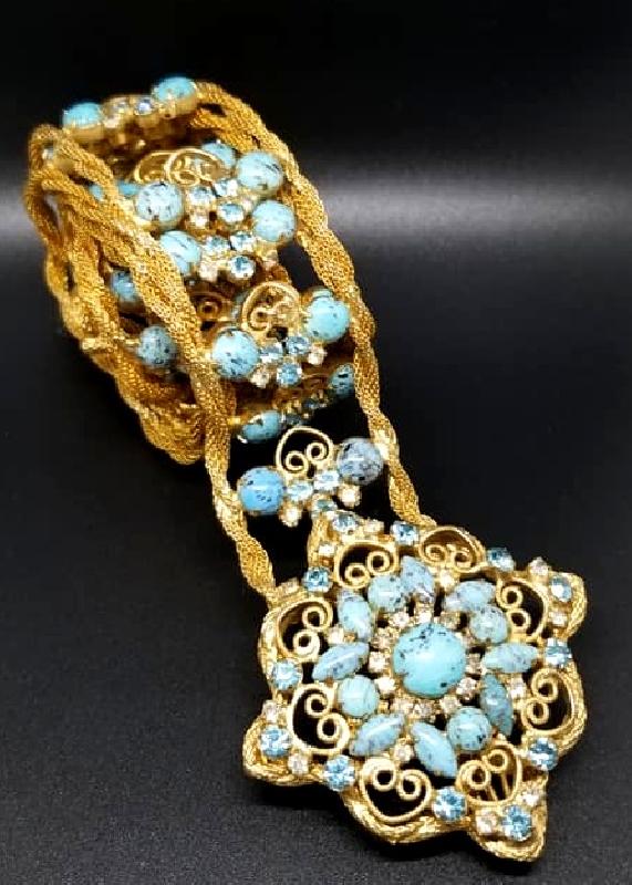 Front view of Turquoise Cabochons Spotted Belt