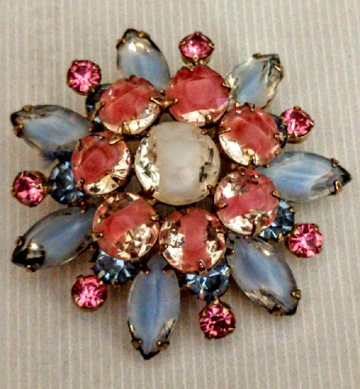Front view of Pastel Navettes Givre Brooch
